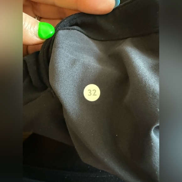 Lululemon Black Shorts Size 32 - Picture 6 of 7